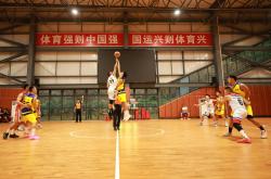 开云体育APP下载-篮球赛场充满激情，球员们为荣誉不懈努力的简单介绍