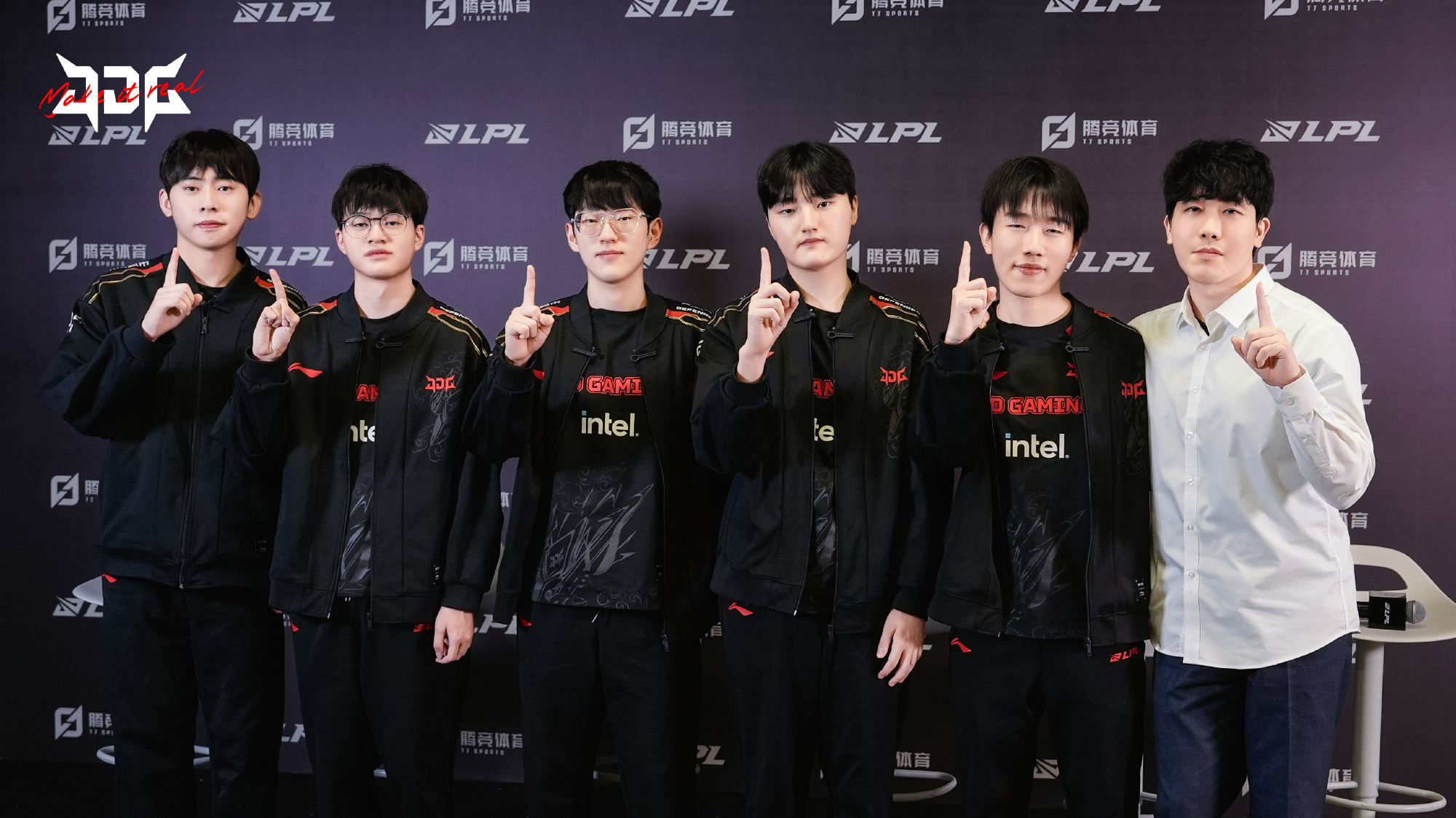 JDG绝杀TES，JackeyLove关键团战开团秒人顶尖较量半决赛，成为赛场最大亮点的简单介绍